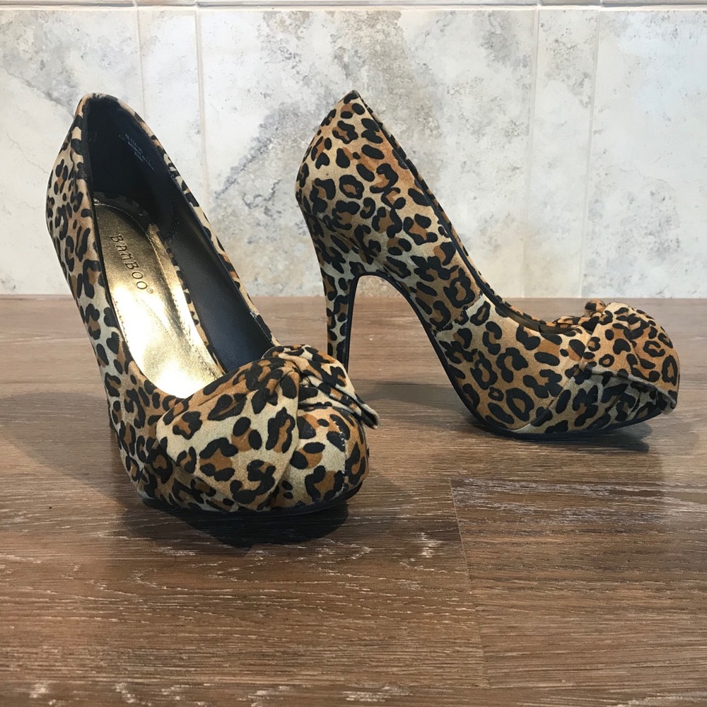 Bamboo Bowed Platform Pumps, Size 7.5
